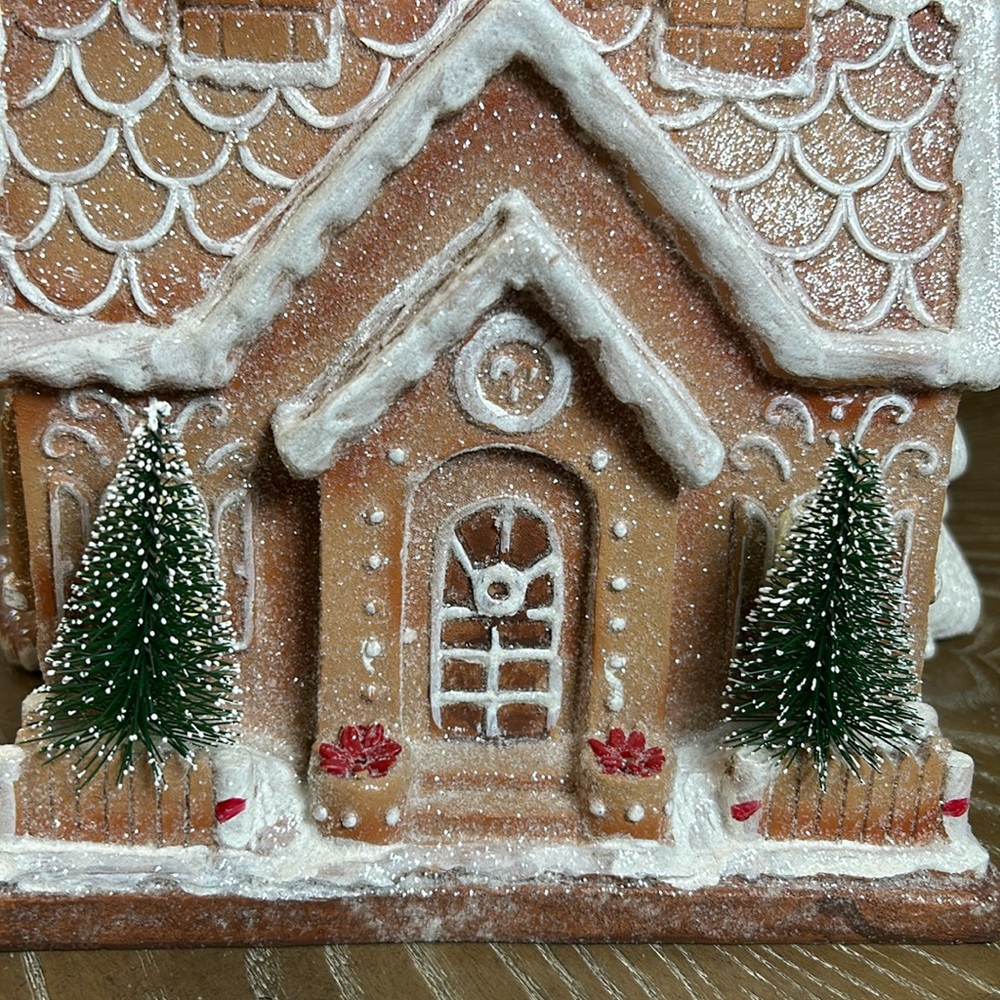 NEW! Christmas Holiday Gingerbread Winter Village Cottage Home House - Picture 4 of 9